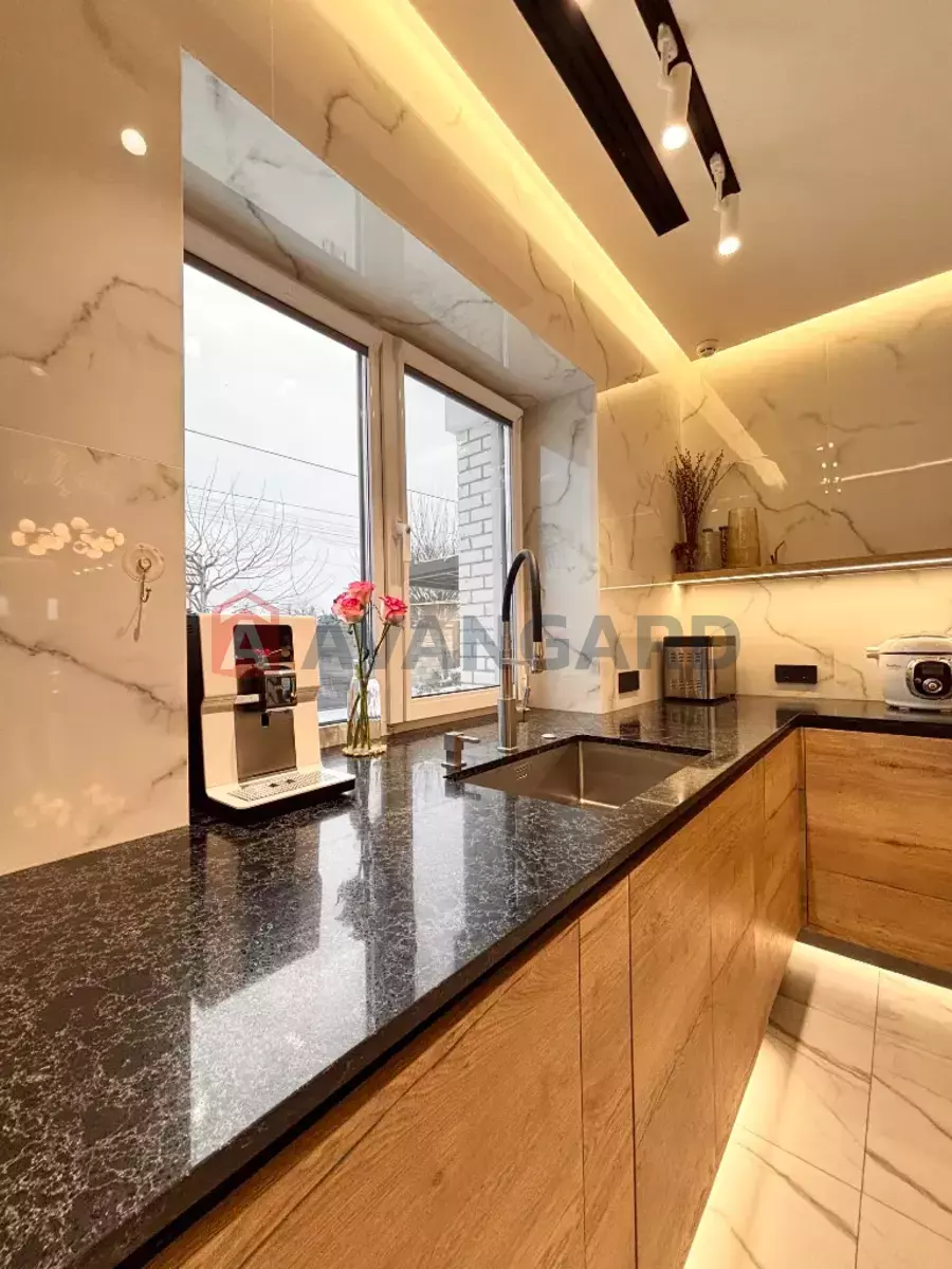 �������, 205 ��.�. ���� 11