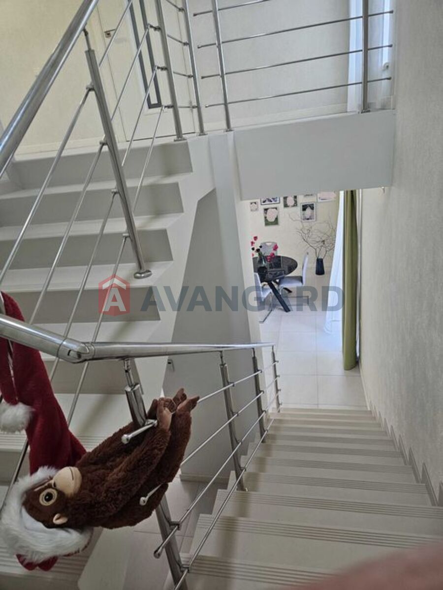 �������, 190 ��.�. ���� 13