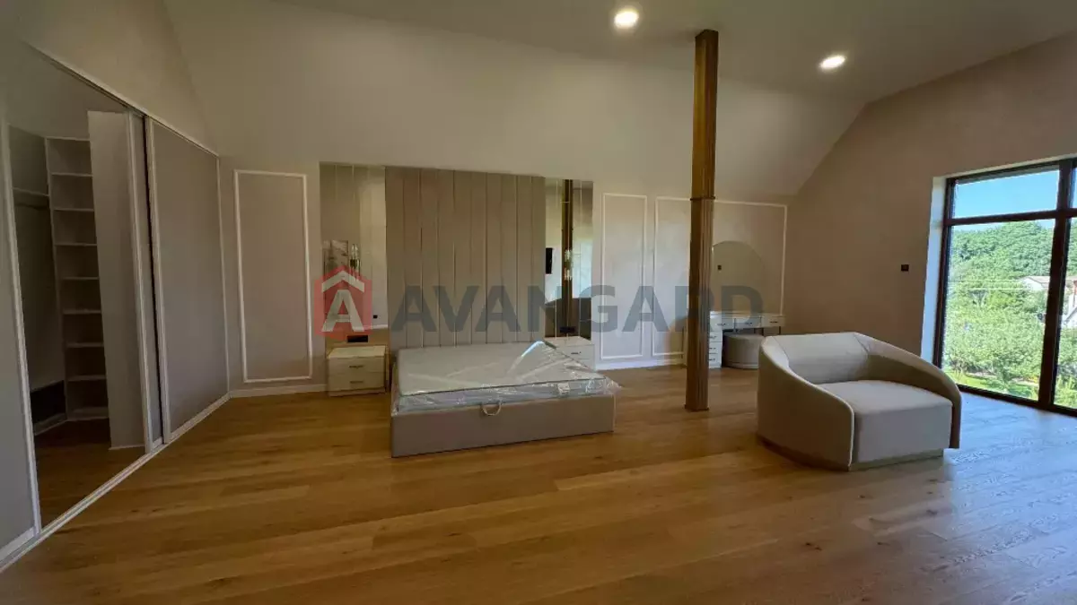 �������, 270 ��.�. ���� 12