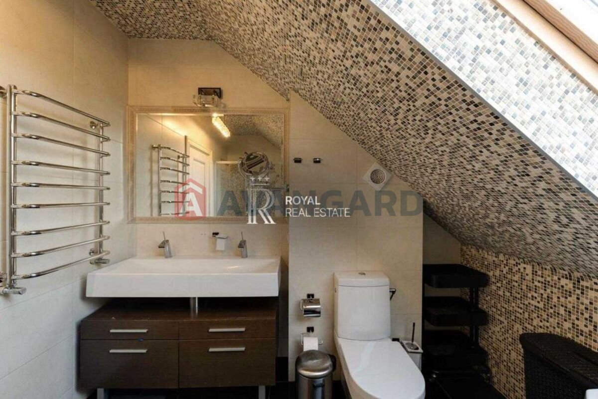 �������, 250 ��.�. ���� 12