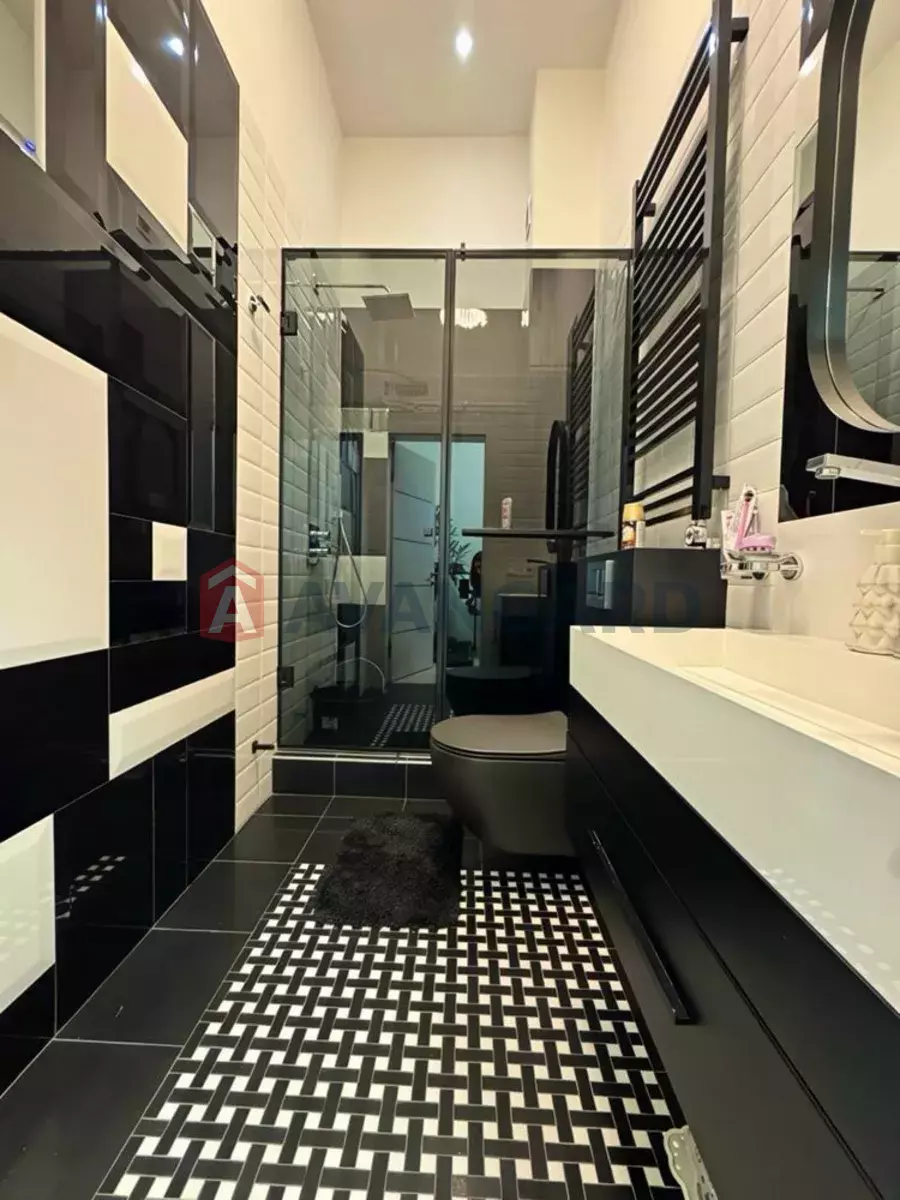 �������, 500 ��.�. ���� 18