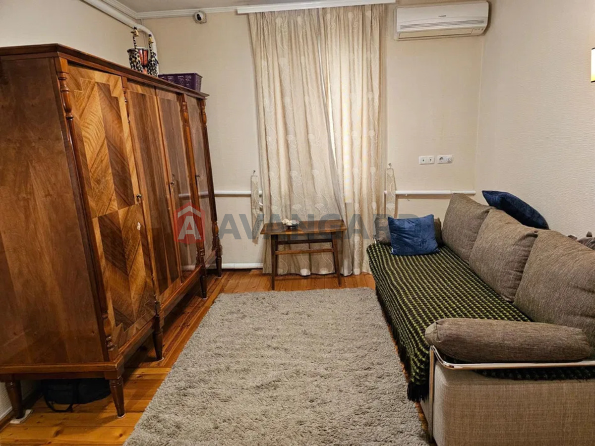 �������, 70 ��.�. ���� 8