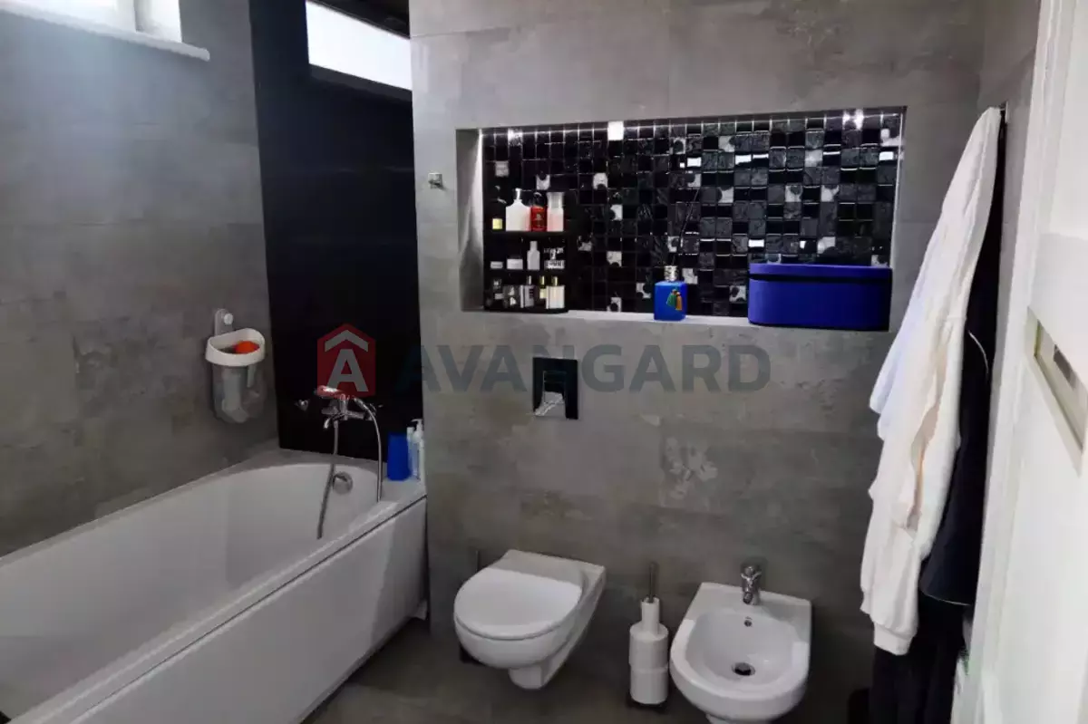 �������, 140 ��.�. ���� 18