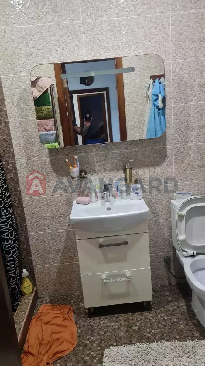 �������, 105 ��.�. ���� 8