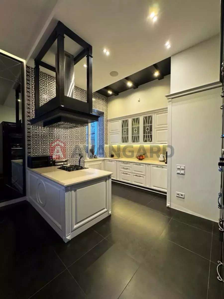 �������, 500 ��.�. ���� 24