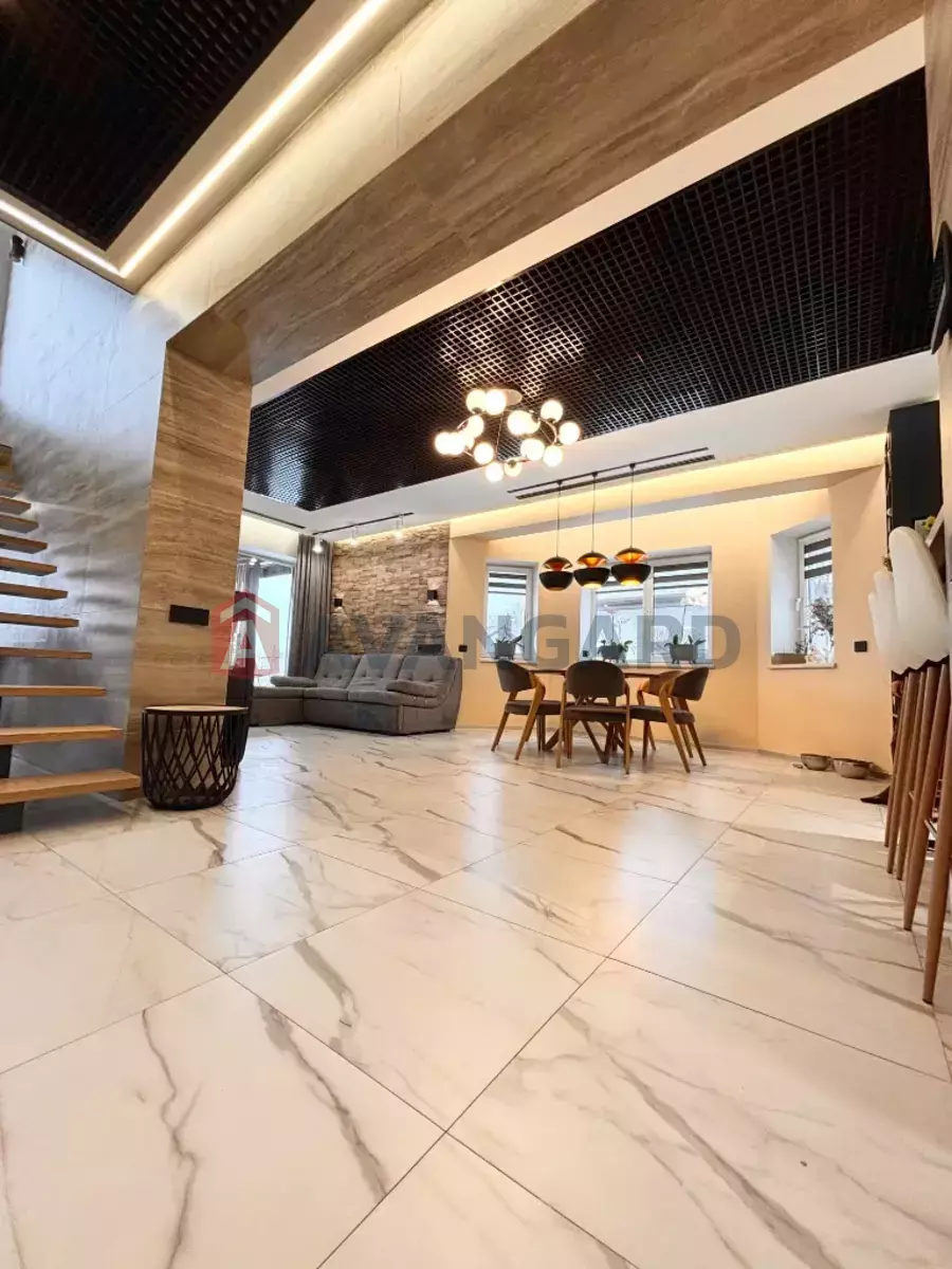 �������, 205 ��.�. ���� 3