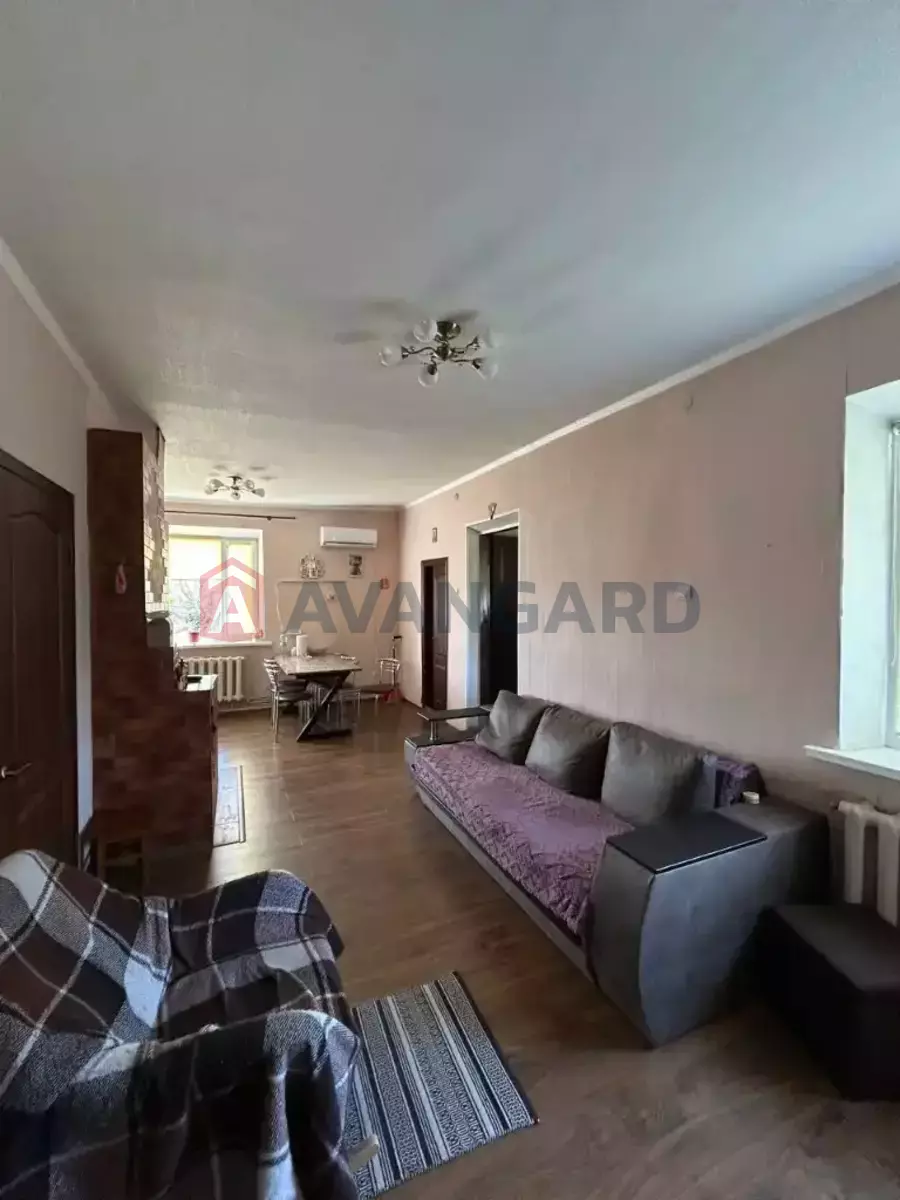 ���, 100 ��.�. ���� 3