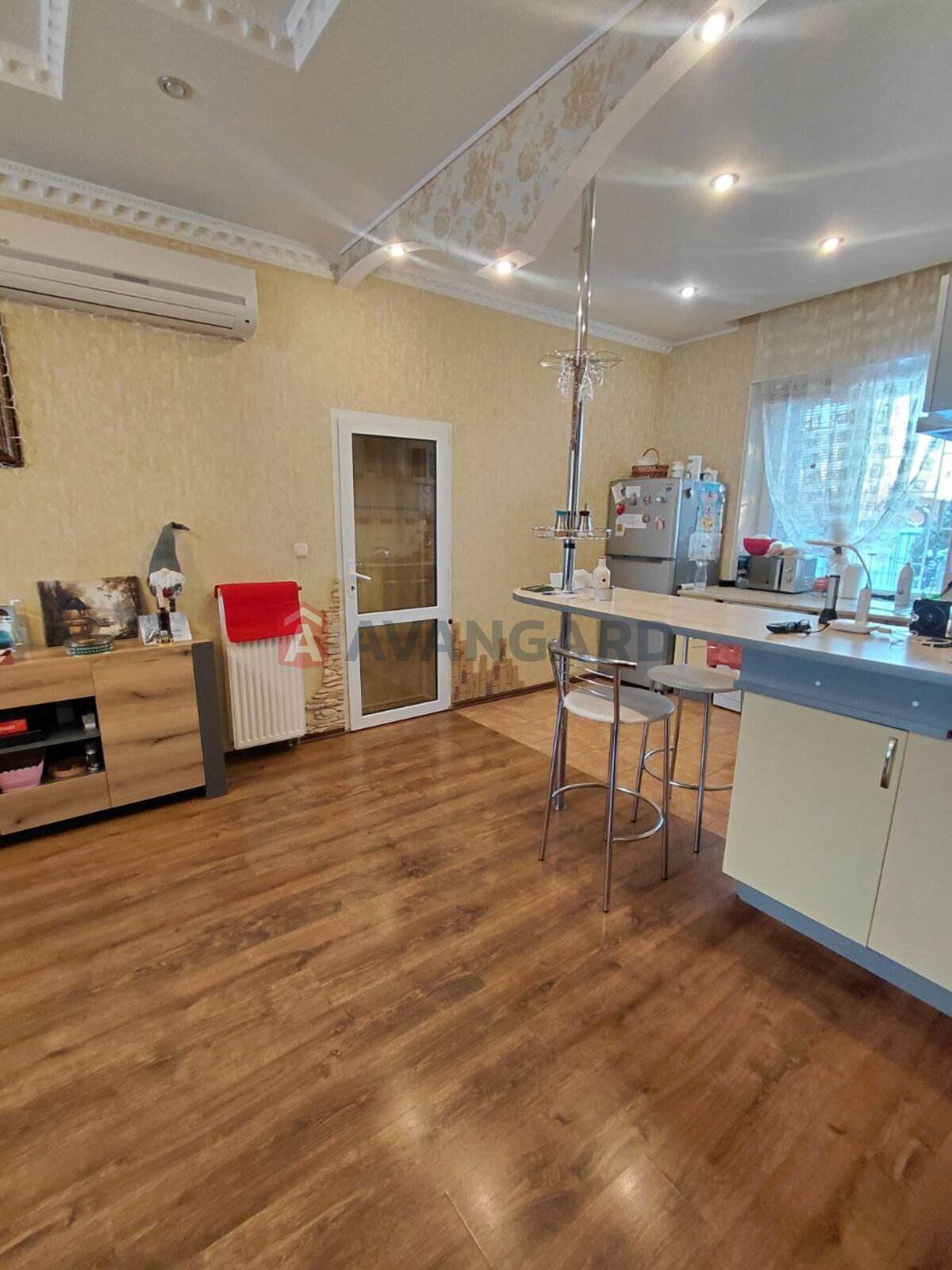 �������, 225 ��.�. ���� 12