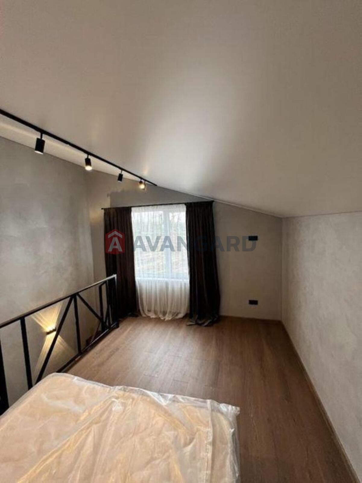 ��������, 33 ��.�. ���� 10