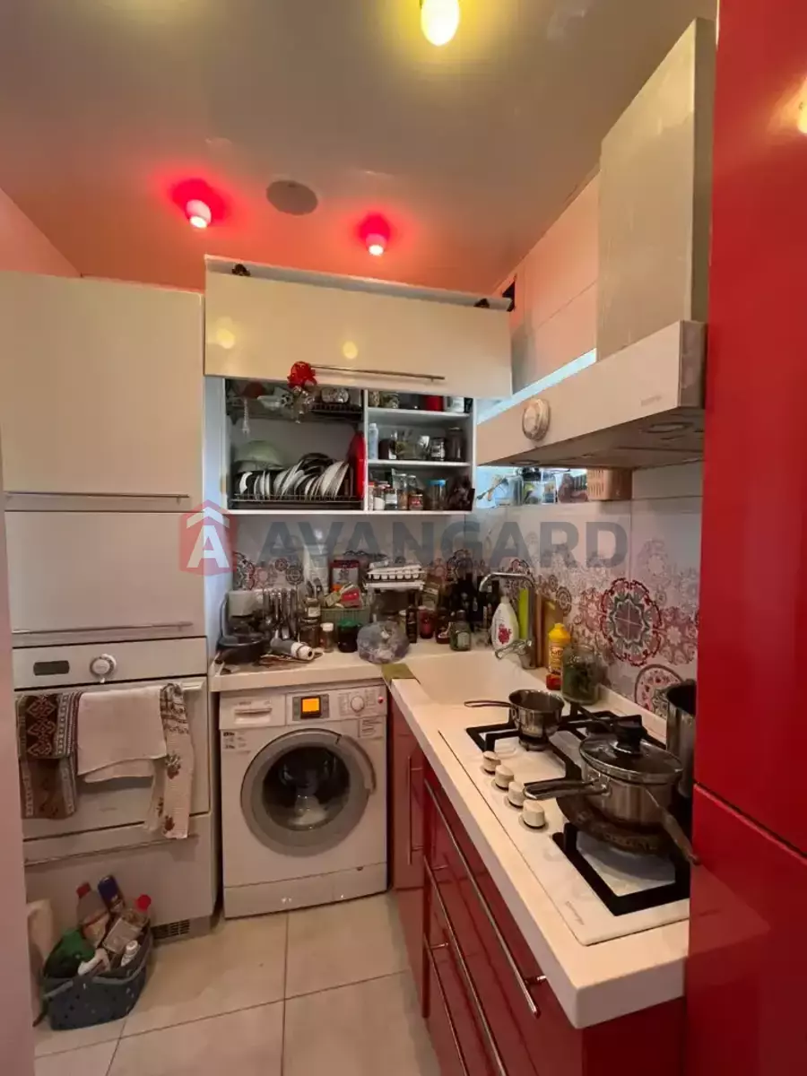 ������� �������, 65 ��.�. ���� 12