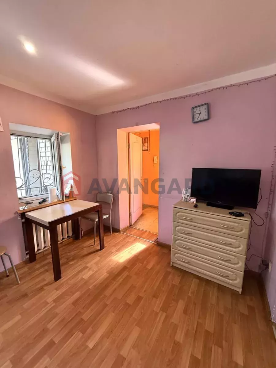 ������� �������, 37 ��.�. ���� 7