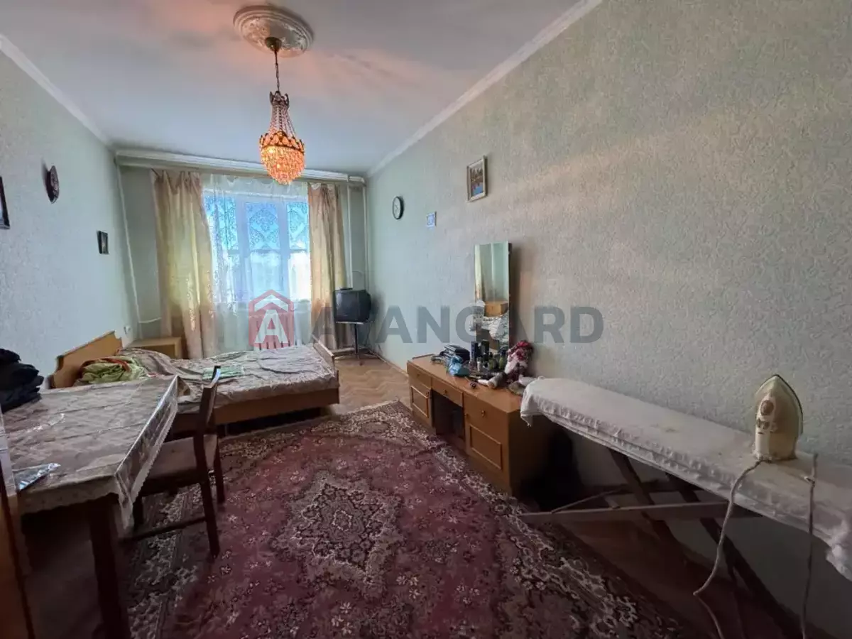 �������, 210 ��.�. ���� 9