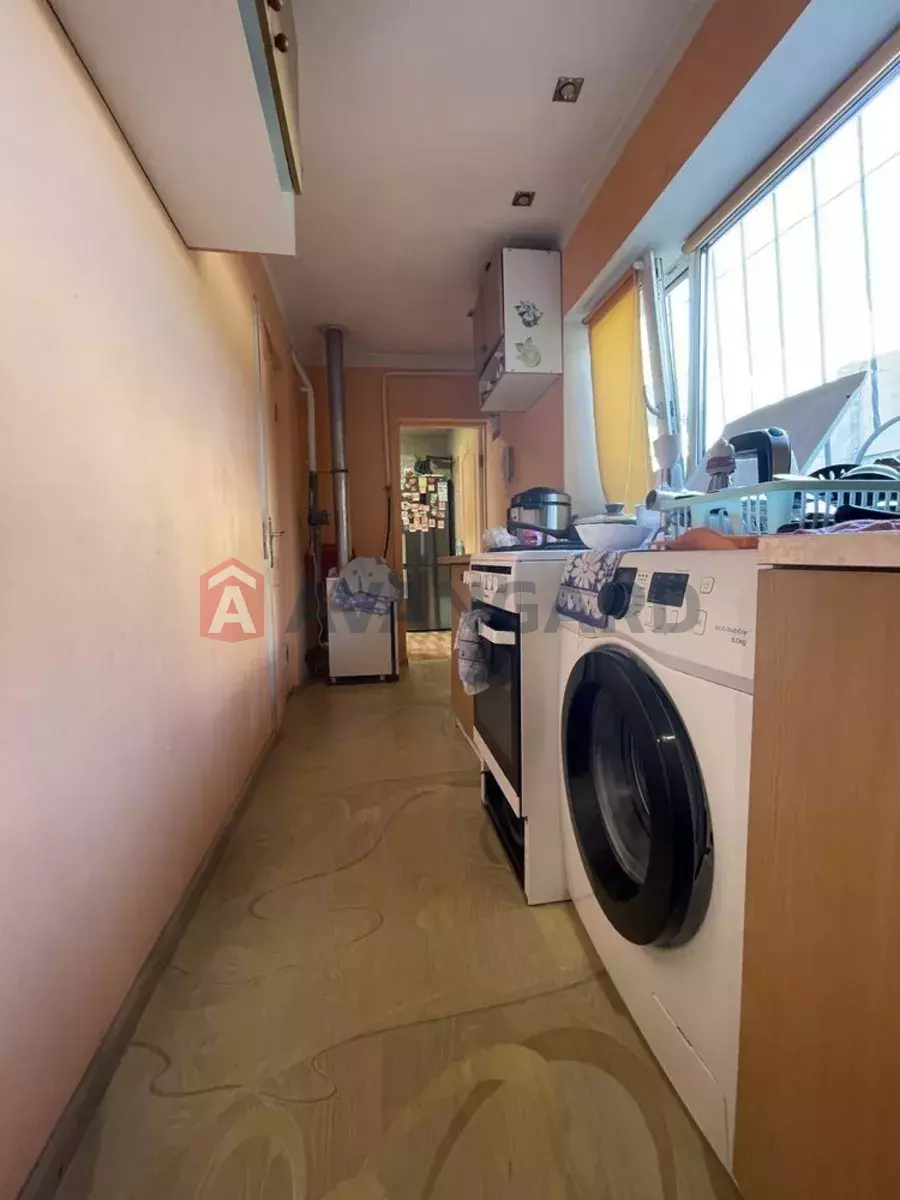 ������� �������, 37 ��.�. ���� 15