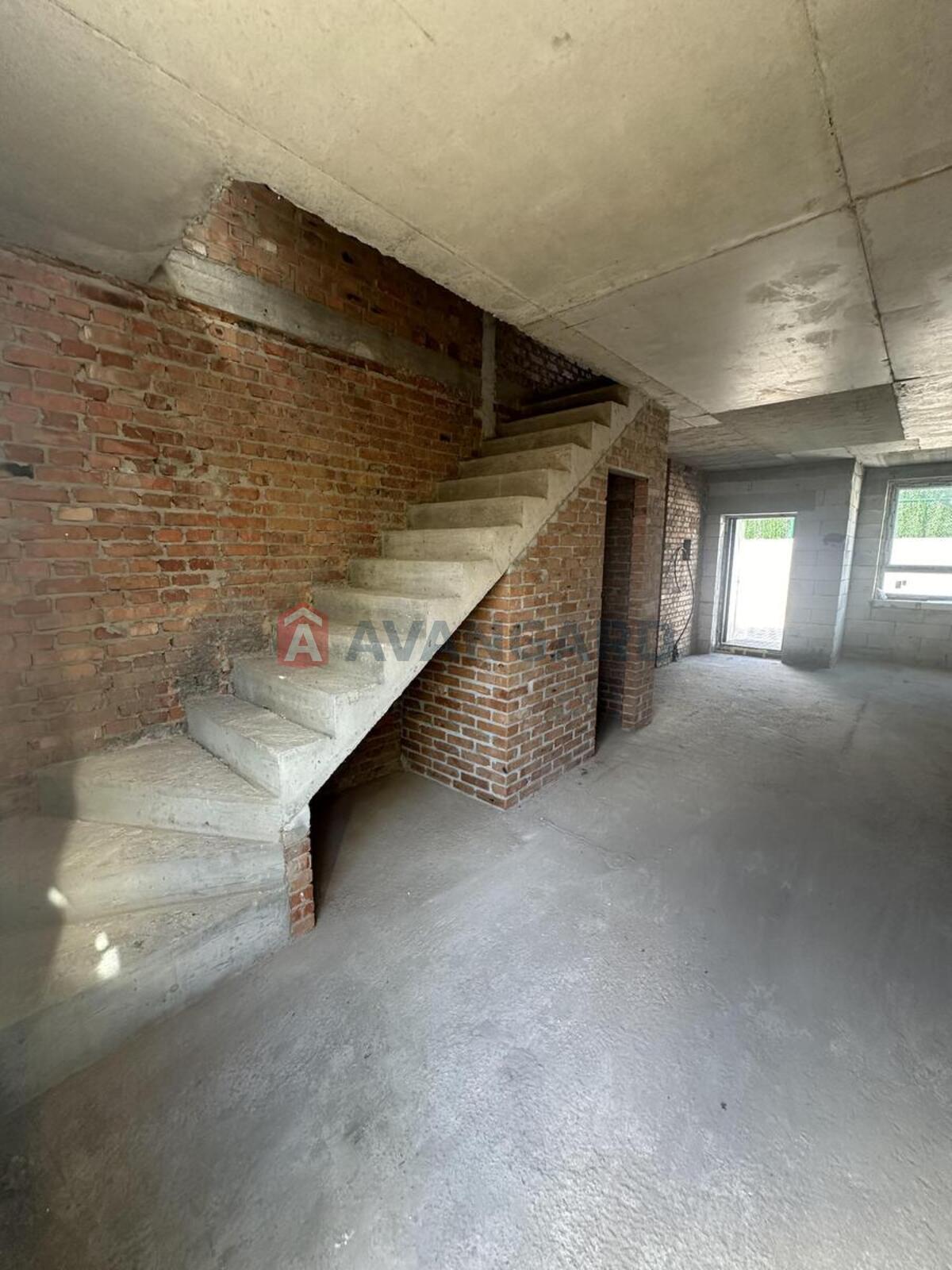 ��������, 75 ��.�. ���� 8