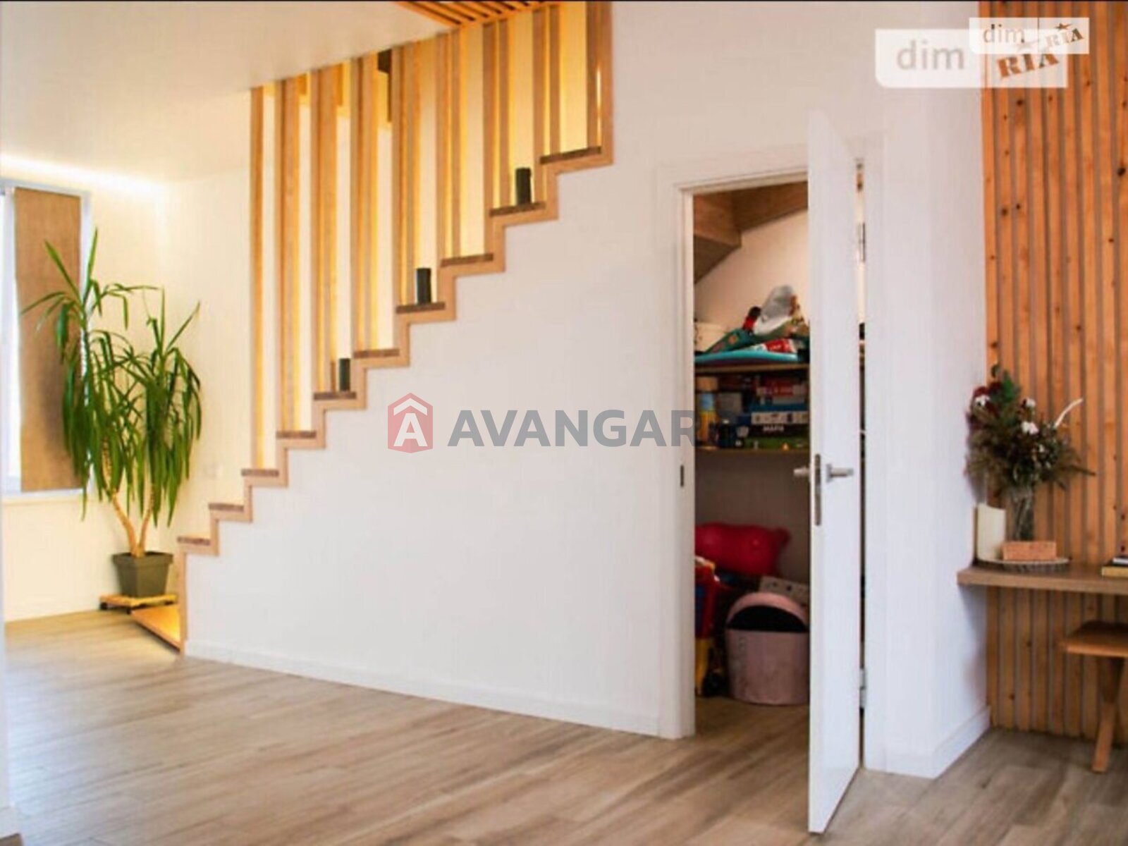 ��������, 170 ��.�. ���� 12