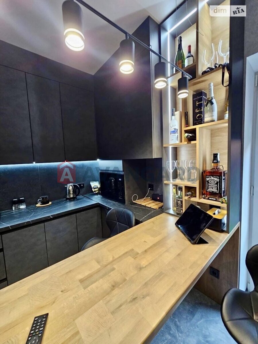 ��������, 90 ��.�. ���� 4