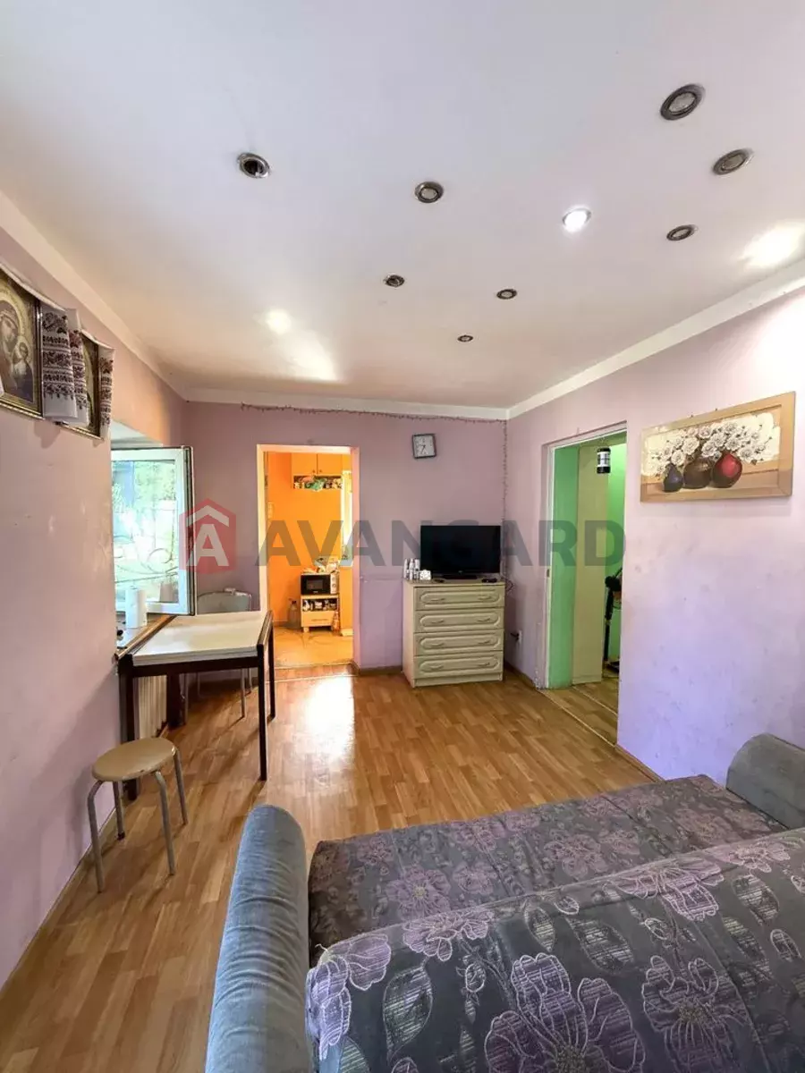 ������� �������, 37 ��.�. ���� 1