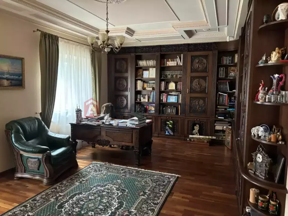 �������, 650 ��.�. ���� 12