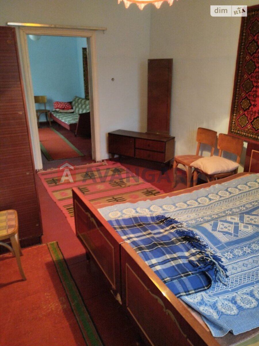 , 82 ..  16