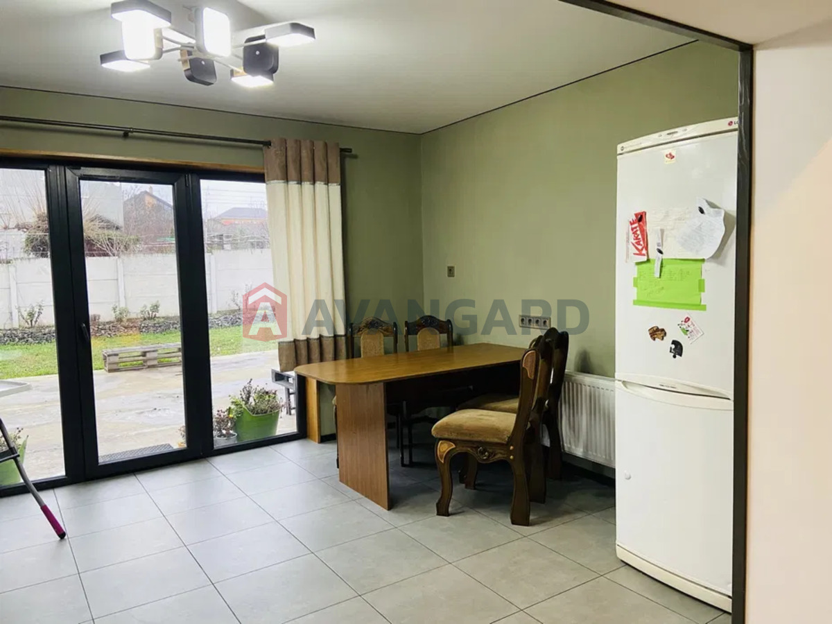 �������, 180 ��.�. ���� 8