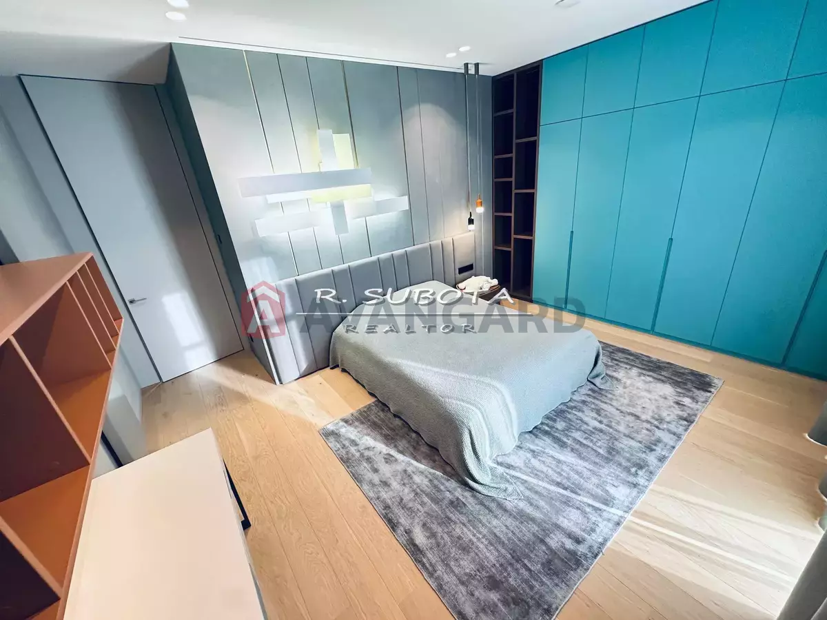 �������, 300 ��.�. ���� 22