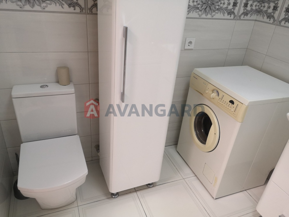 ������� �������, 100 ��.�. ���� 8