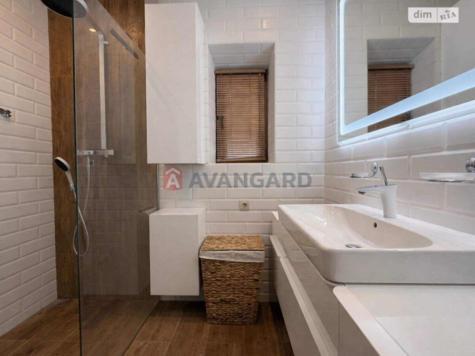 �������, 300 ��.�. ���� 29