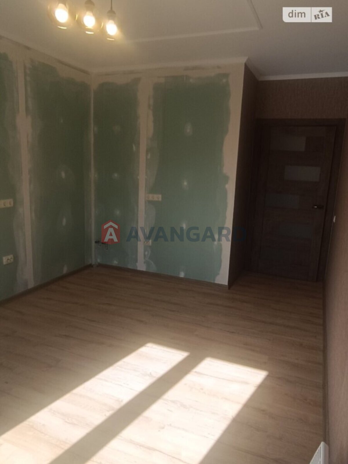 ���, 100 ��.�. ���� 21