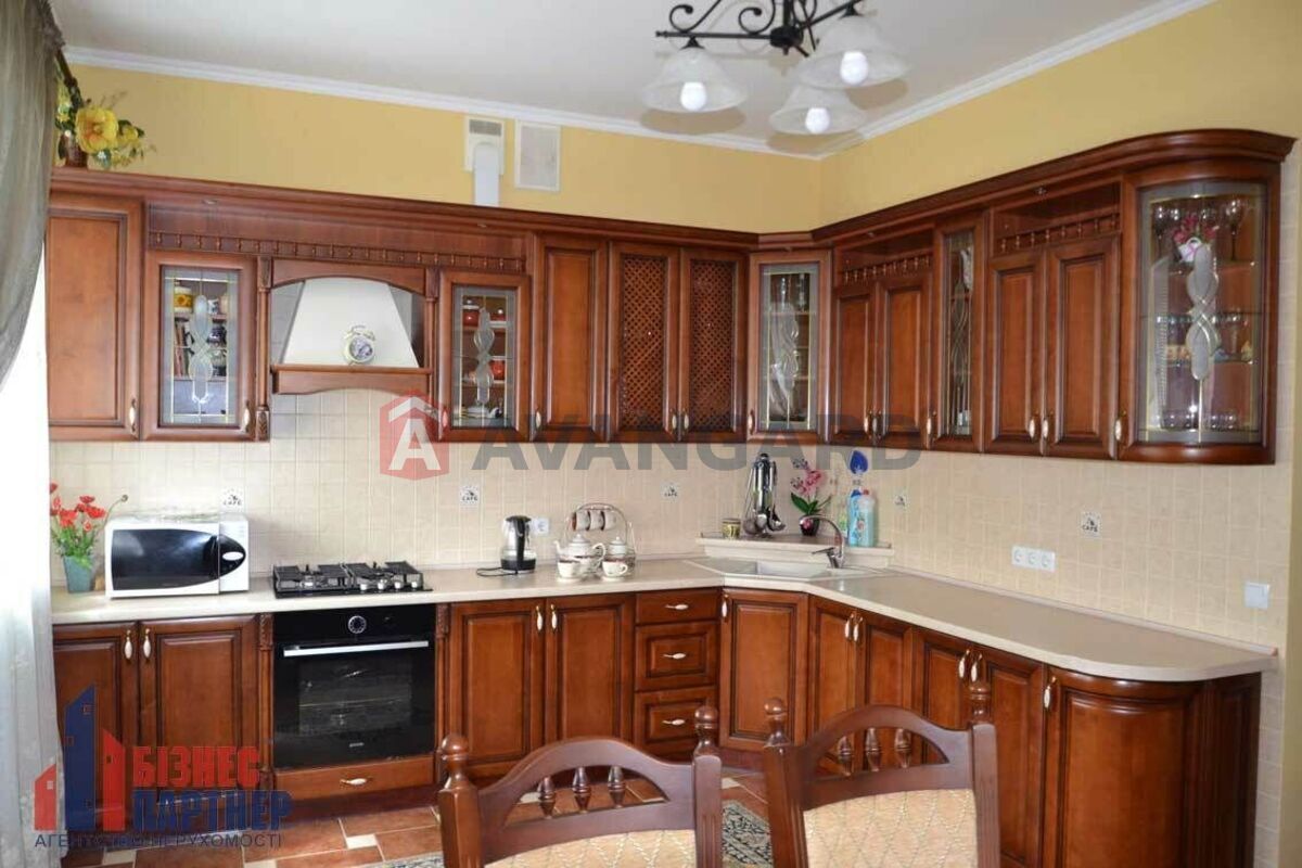 �������, 290 ��.�. ���� 6