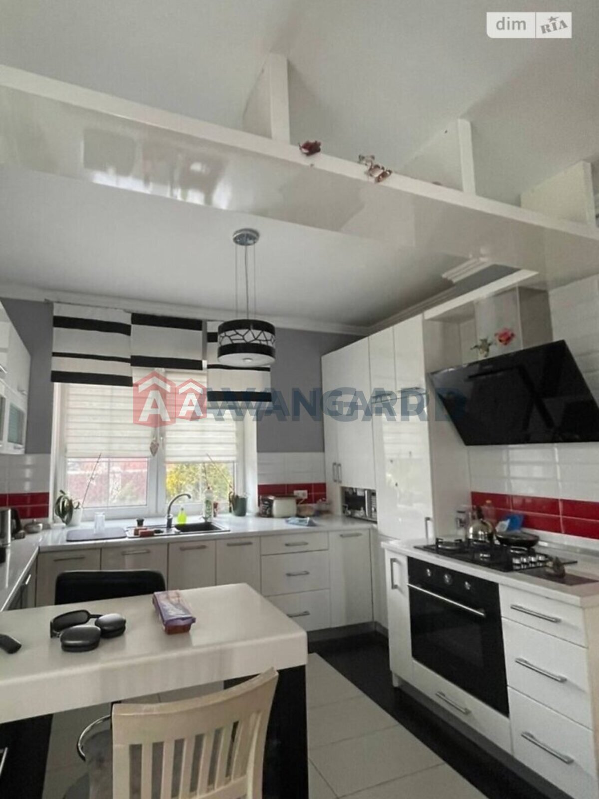 �������, 220 ��.�. ���� 4