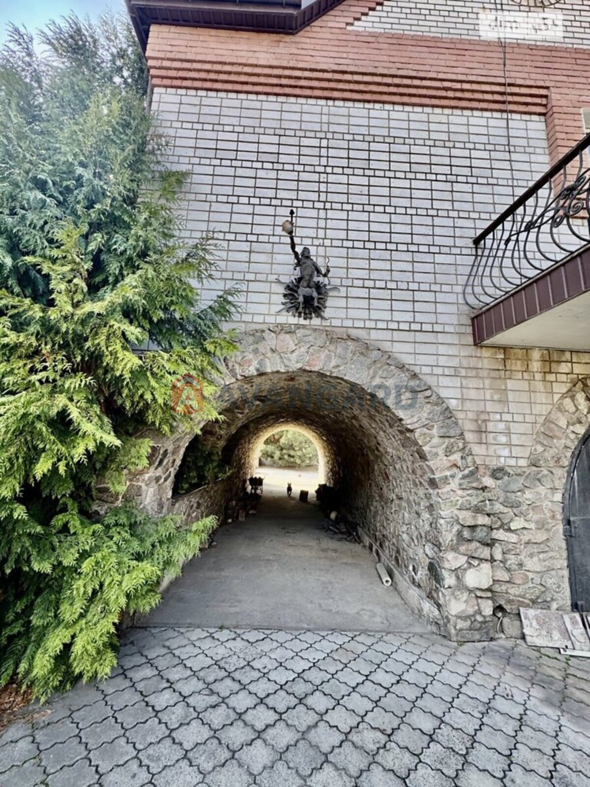 �������, 1000 ��.�. ���� 28