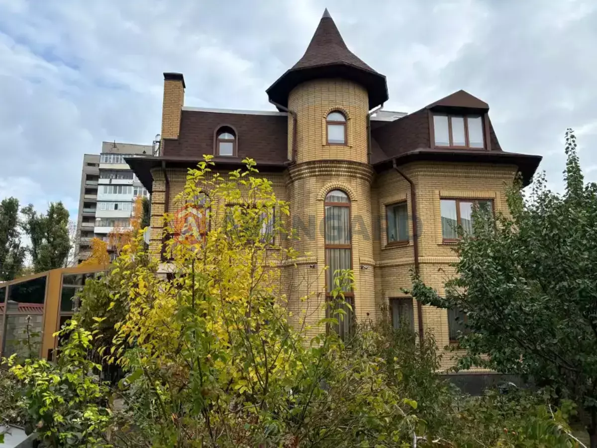 �������, 650 ��.�. ���� 1