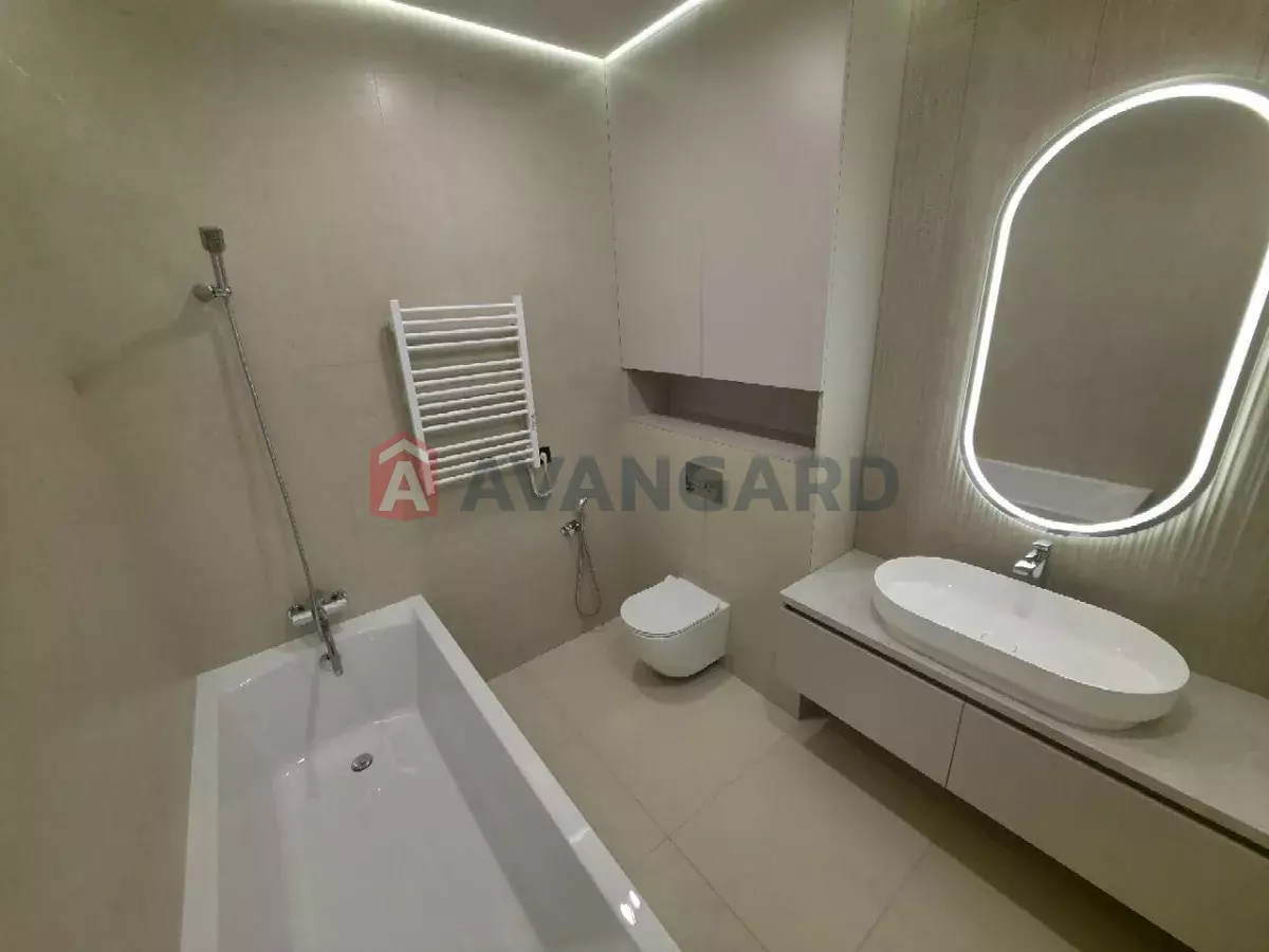 �������, 105 ��.�. ���� 8