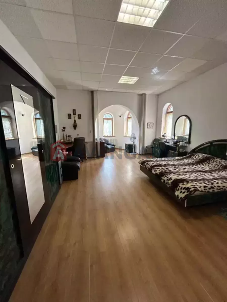 �������, 400 ��.�. ���� 18