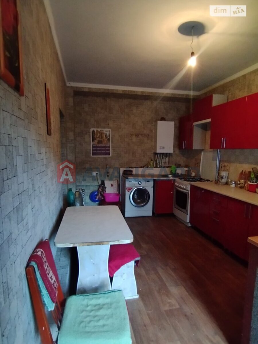 �������, 102 ��.�. ���� 4