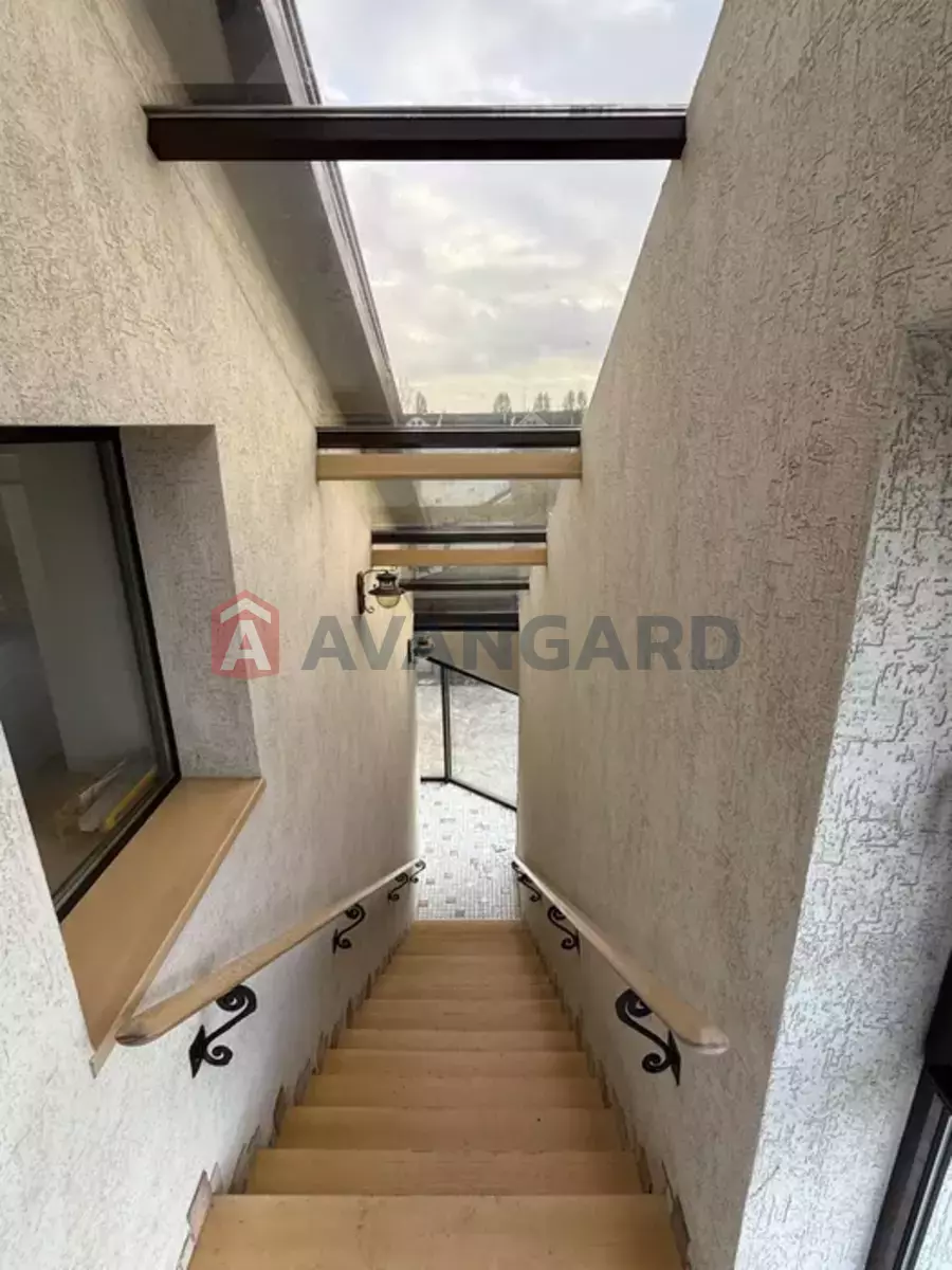 �������, 240 ��.�. ���� 10