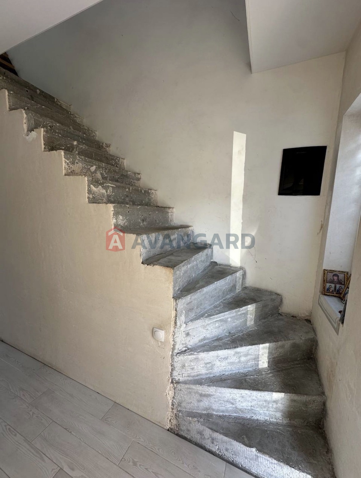 ��������, 100 ��.�. ���� 3