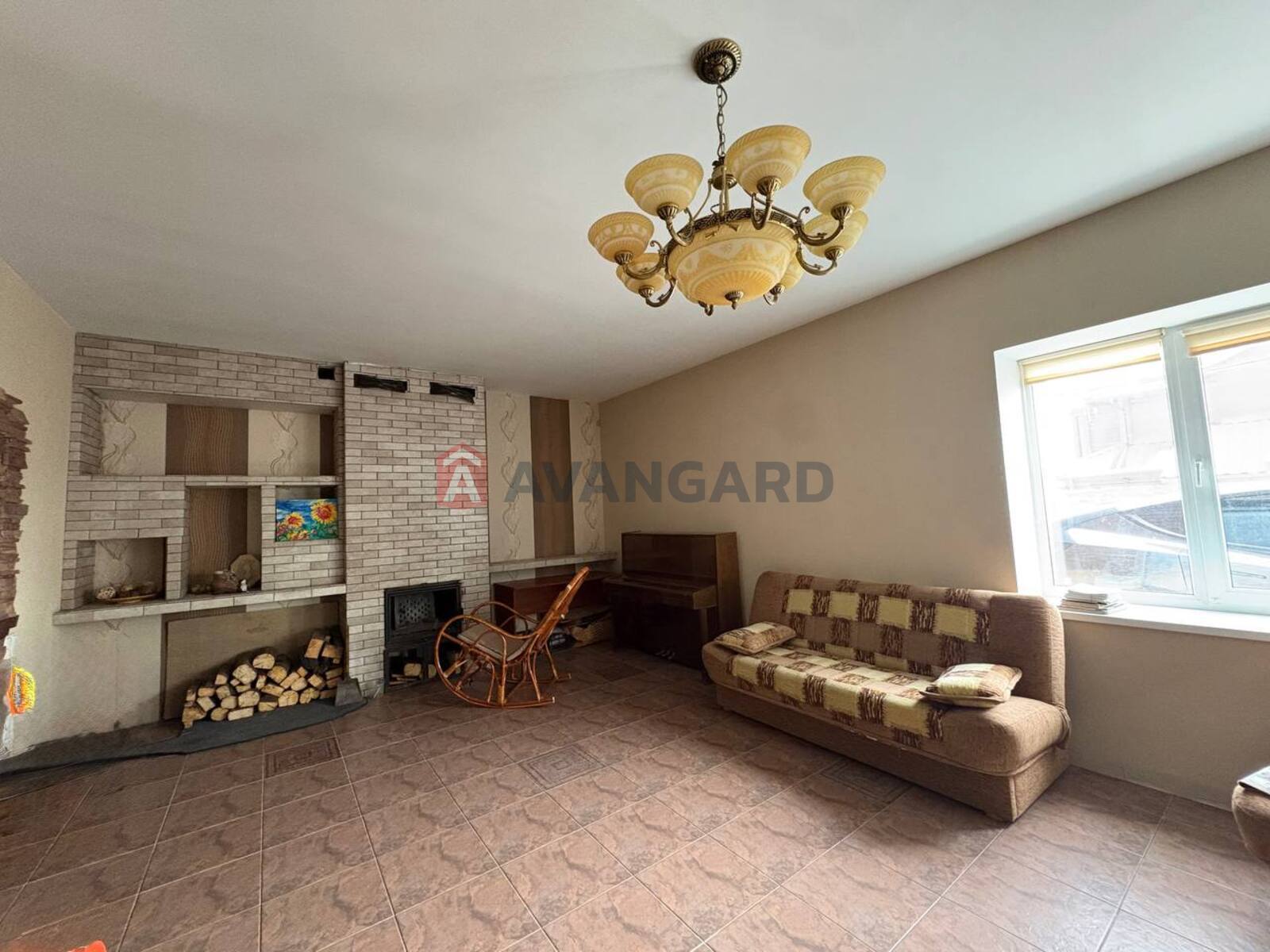 ���, 300 ��.�. ���� 3