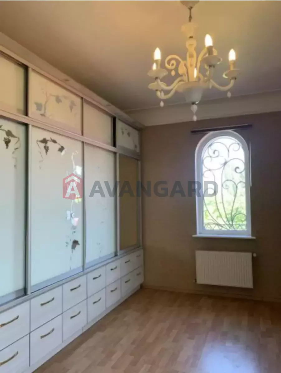 �������, 270 ��.�. ���� 12