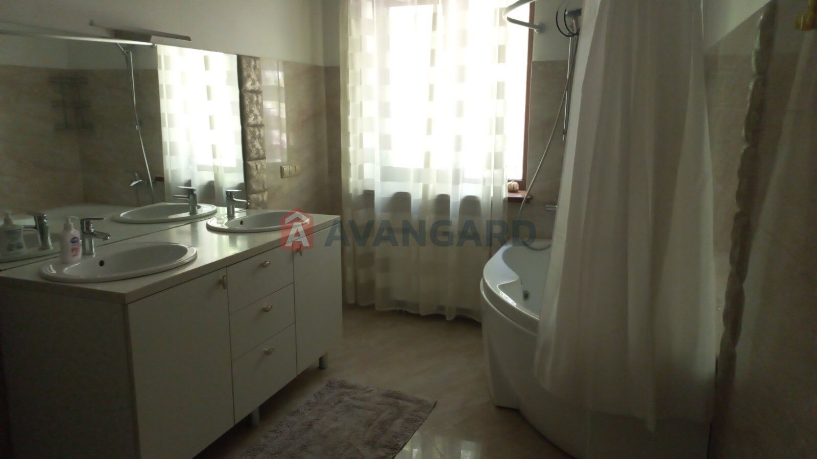 �������, 200 ��.�. ���� 18