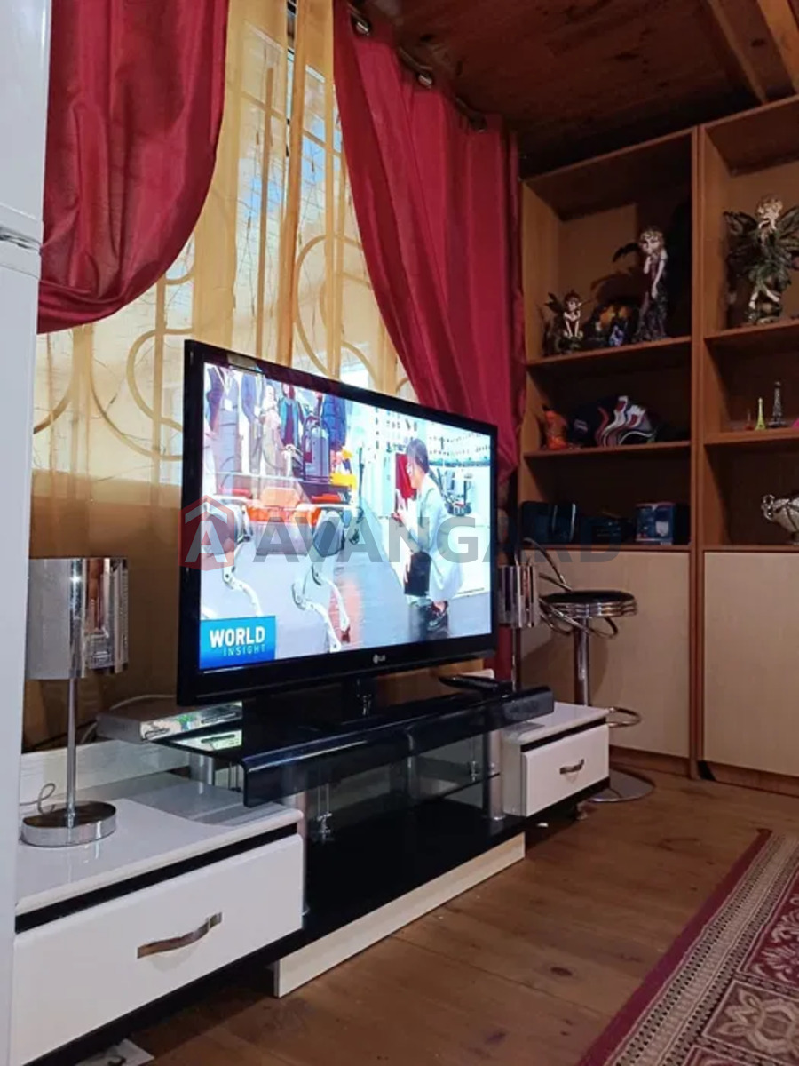 ����, 100 ��.�. ���� 8