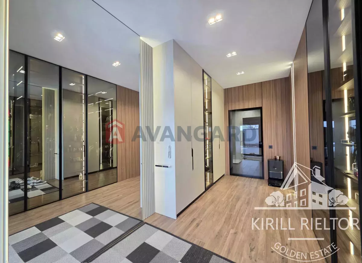 �������, 210 ��.�. ���� 10