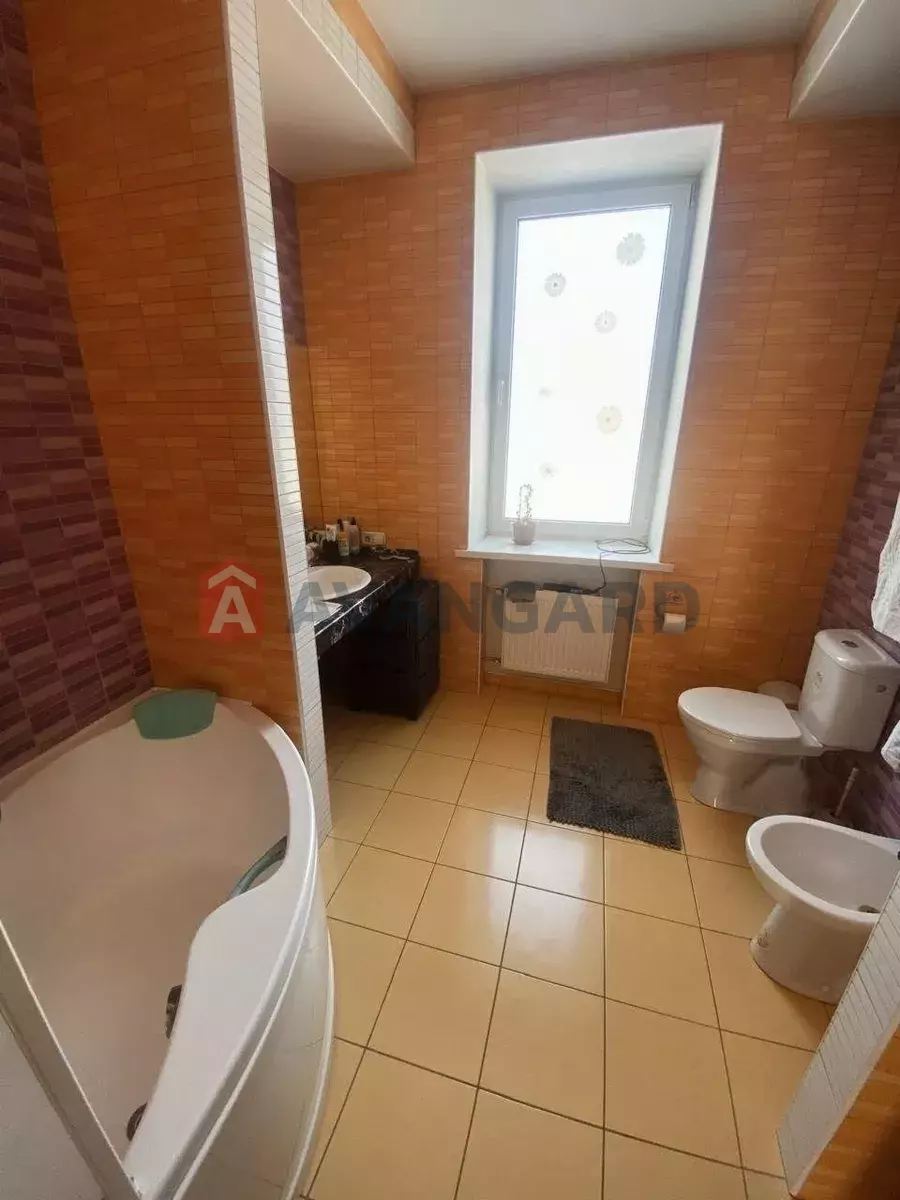 �������, 230 ��.�. ���� 3