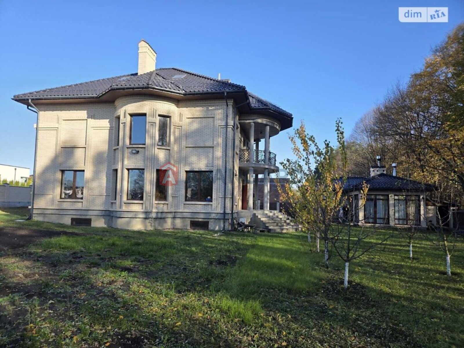 �������, 375 ��.�. ���� 10