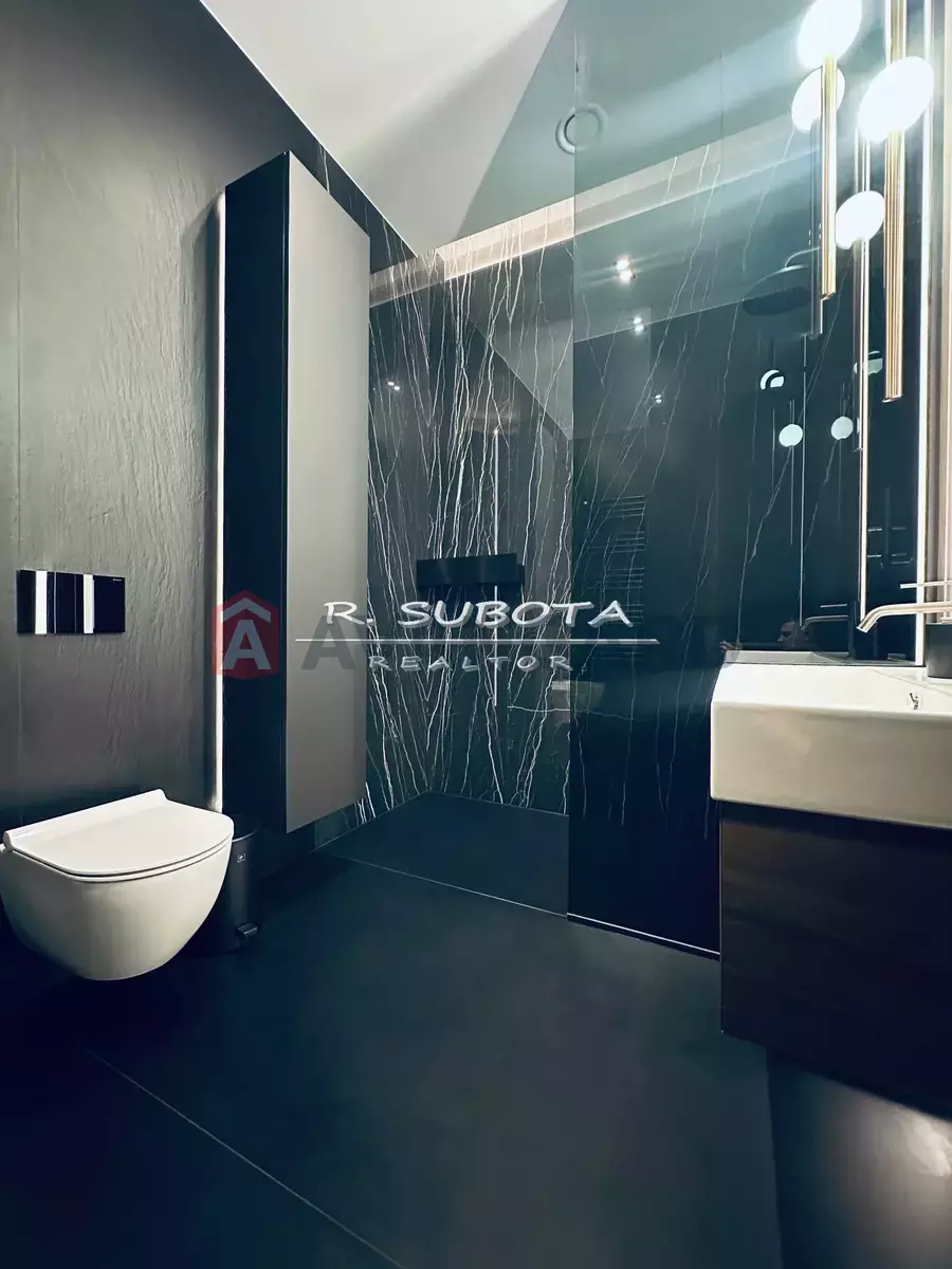 �������, 300 ��.�. ���� 23