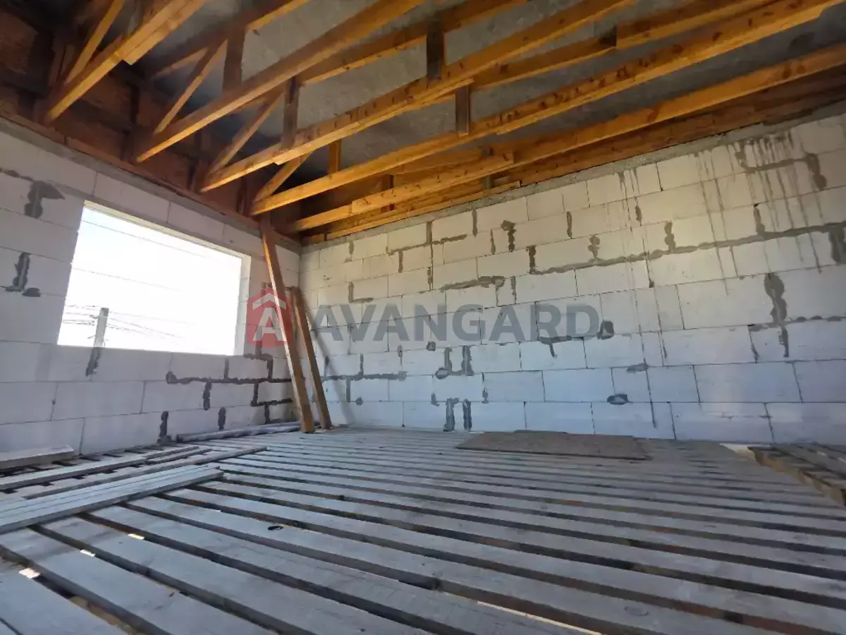 �������, 100 ��.�. ���� 8