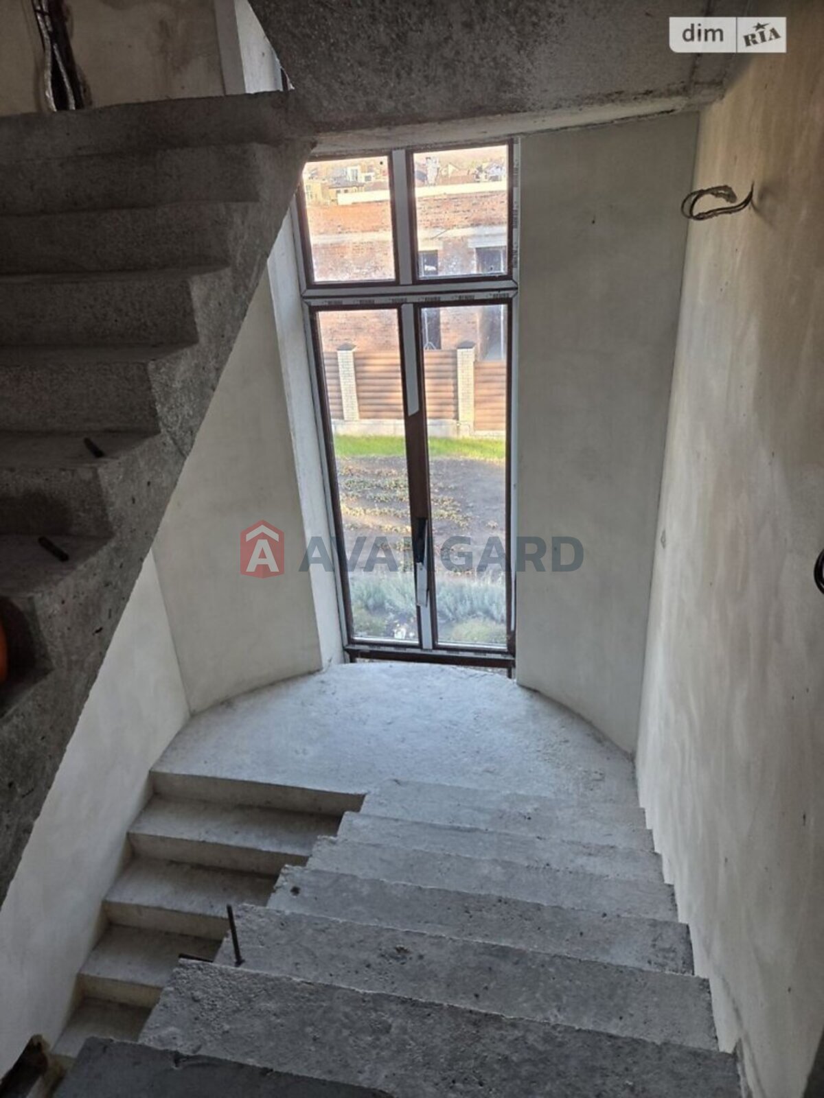 �������, 375 ��.�. ���� 30