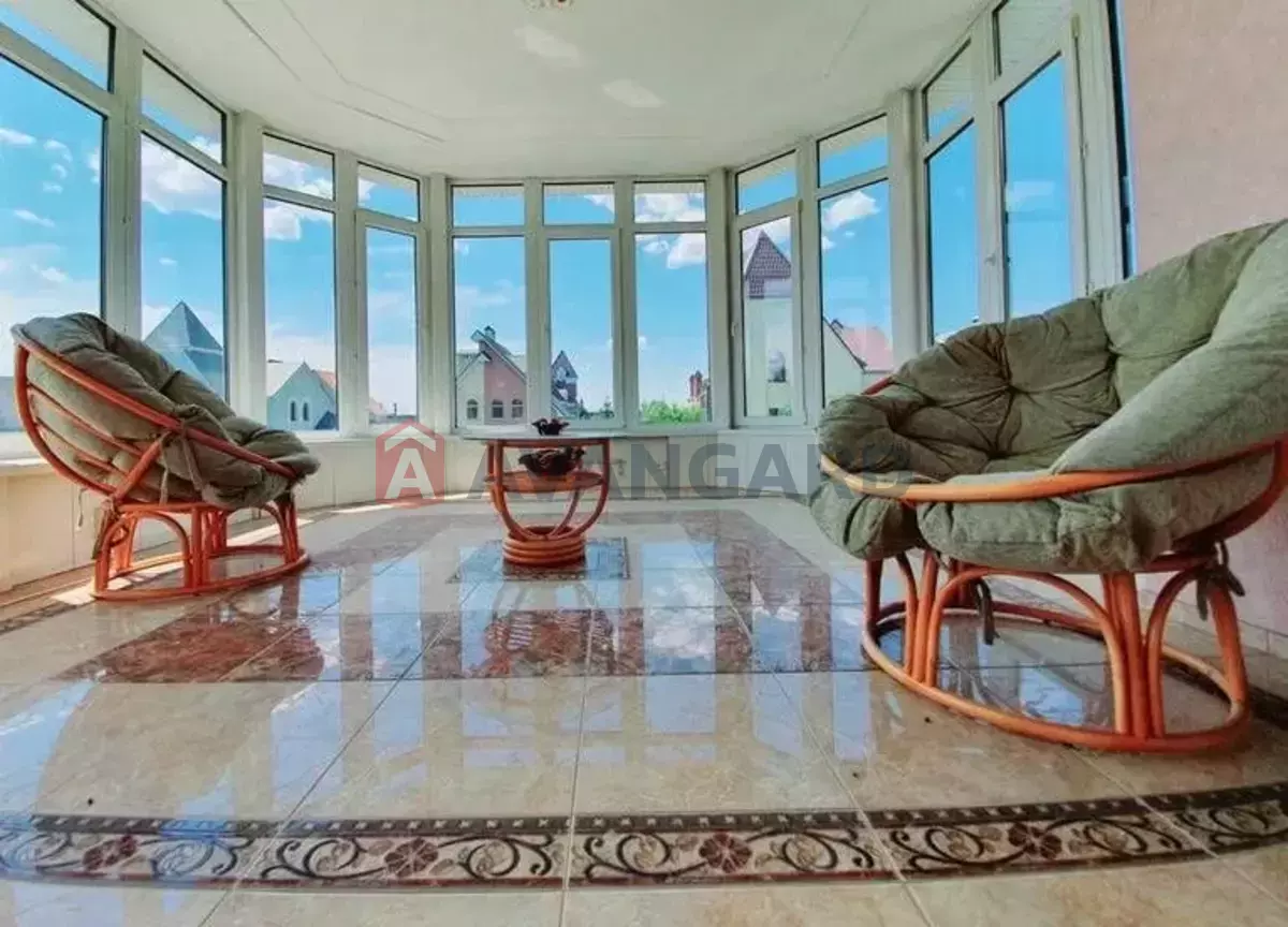 �������, 330 ��.�. ���� 12