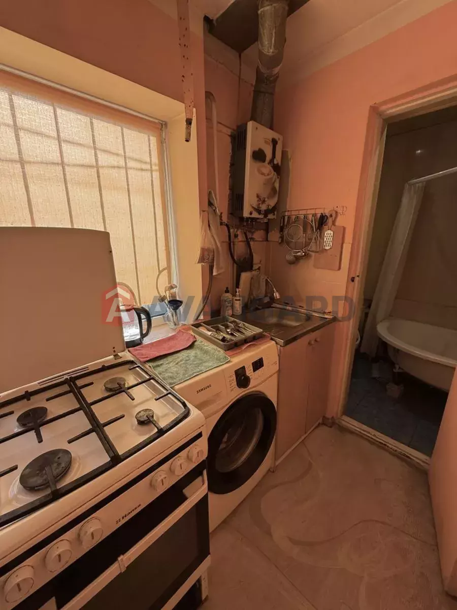 ������� �������, 37 ��.�. ���� 10