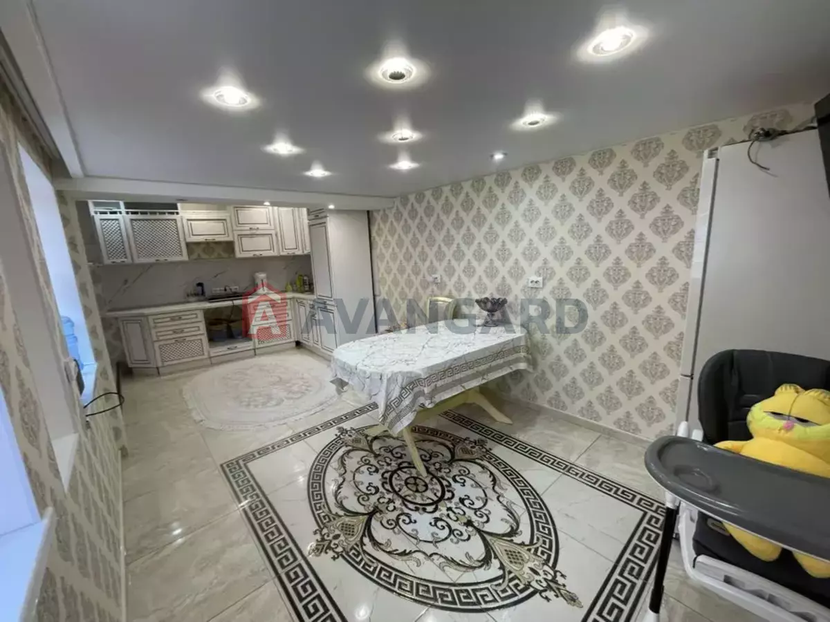 ���, 100 ��.�. ���� 18